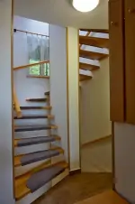 schody z prvního patra do podkroví