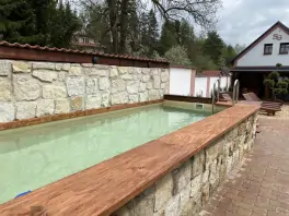 nadzemní zděný bazén (8 x 2,2 x 1,2 m)