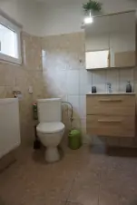 koupelna s umyvadlem, WC a vanou