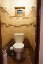 samostatné WC v přízemí chaty