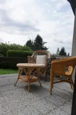 ratanový nábytek k posezení na terase