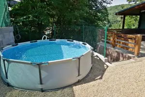 nadzemní bazén (průměr 3 m)