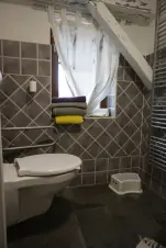 koupelna 1-pokojového apartmánu; WC