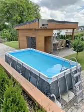 u chaty je k dispozici nadzemní bazén (4 x 2 x 1 m)