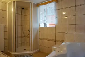 chalupa Šluknov - část č. 2 - sprchový kout v koupelně