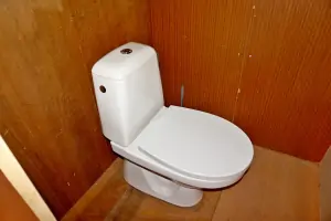 WC (provizorní koupelna) ve stodole