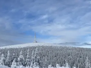 nejvyšší hora Jeseníků Praděd je oblíbeným turistickým cílem po celý rok