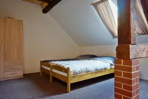 podkroví - ložnice s dvojlůžkem a koupelnou
