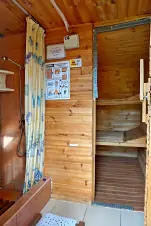 finská sauna se sprchou