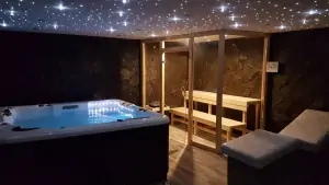 vířivka, finská sauna, relaxační lavice