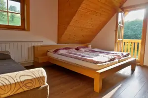 ložnice s dvojlůžkem a rozkládacím gaučem 