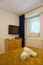 apartmán č.4 - ložnice s dvojlůžkem a TV