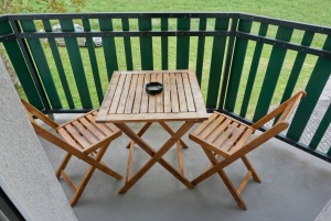 z herny je vstup na malý balkon