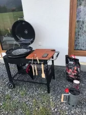 přenosný gril na dřevěné uhlí s příslušenstvím