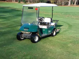 elektrický golfový vozíček pro max. 4 osoby