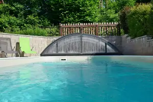 vyhřívaný bazén (6 x 3 x 1,5 m)