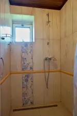 koupelna se sprchovým koutem