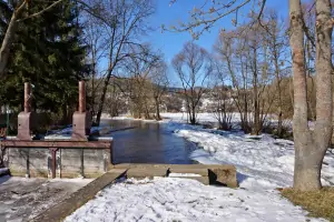 řeka Svratka se nachází od chalupy jen 100 m - možnost přírodního koupání a rybaření