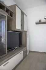 Obývací místnost s televizí