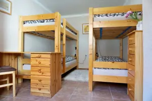 vejmínek - ložnice se 2 patrovými postelemi