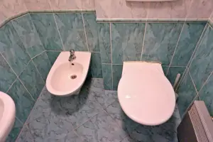 samostatné WC s bidetem