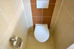 wc v koupelně