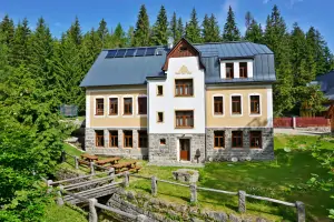 rekreační dům Josefův Důl - Karlov nabízí pronájem pro max. 38 až 43 osob