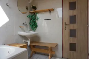 pravá část chalupy - koupelna v prvním patře