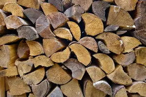 dřevo lze využít za poplatek