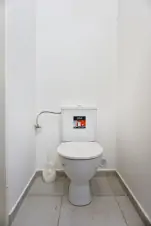 samostatné WC v suterénu