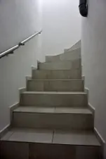 schodiště ze vstupní chodby do suterénu