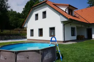 nadzemní bazén (průměr 3 m, hloubka 0,75 m)
