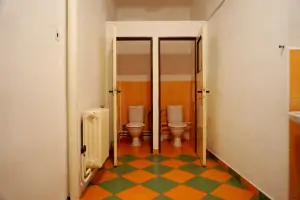 dámské toalety v 1. patře