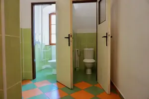 pánské toalety v 1. patře
