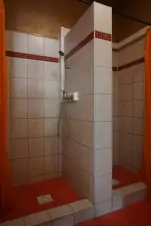 dámské sprchy v podkroví