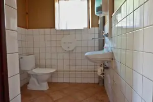 dámské toalety v podkroví