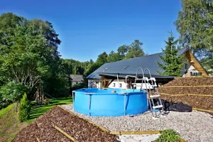 venkovní nadzemní bazén (Ø 3m, od června do září)