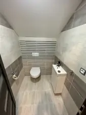 apartmán č. 2 - samostatné WC v podkroví apartmánu