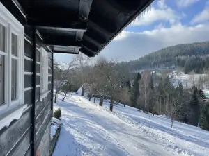 chalupa Horní Dušnice v zimě