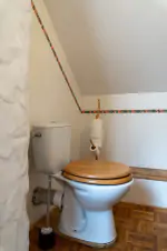 WC s umyvadlem