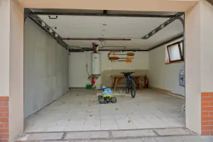 garáž vhodná pro úschovu jízdních kol nebo lyží