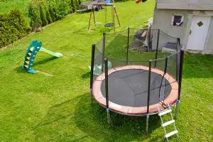 trampolína (Ø 3,5 m) a vyžití pro děti na zahradě