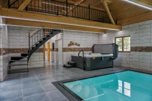 wellness zóna - vnitřní bazén a vířivka
