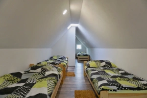 podkrovní 5-lůžková ložnice