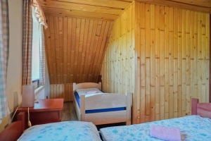 ložnice se 3 lůžky a výsuvnou přistýlkou