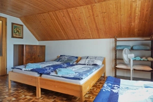 ložnice se 3 lůžky