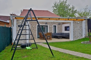 chata Čejkovice - houpačky pro děti