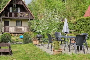 chata Lidmaň - zahradní nábytek a přenosný gril