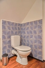 koupelna s vanou, umyvadlem a WC