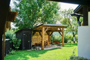 pergola s venkovním posezením a ohniště